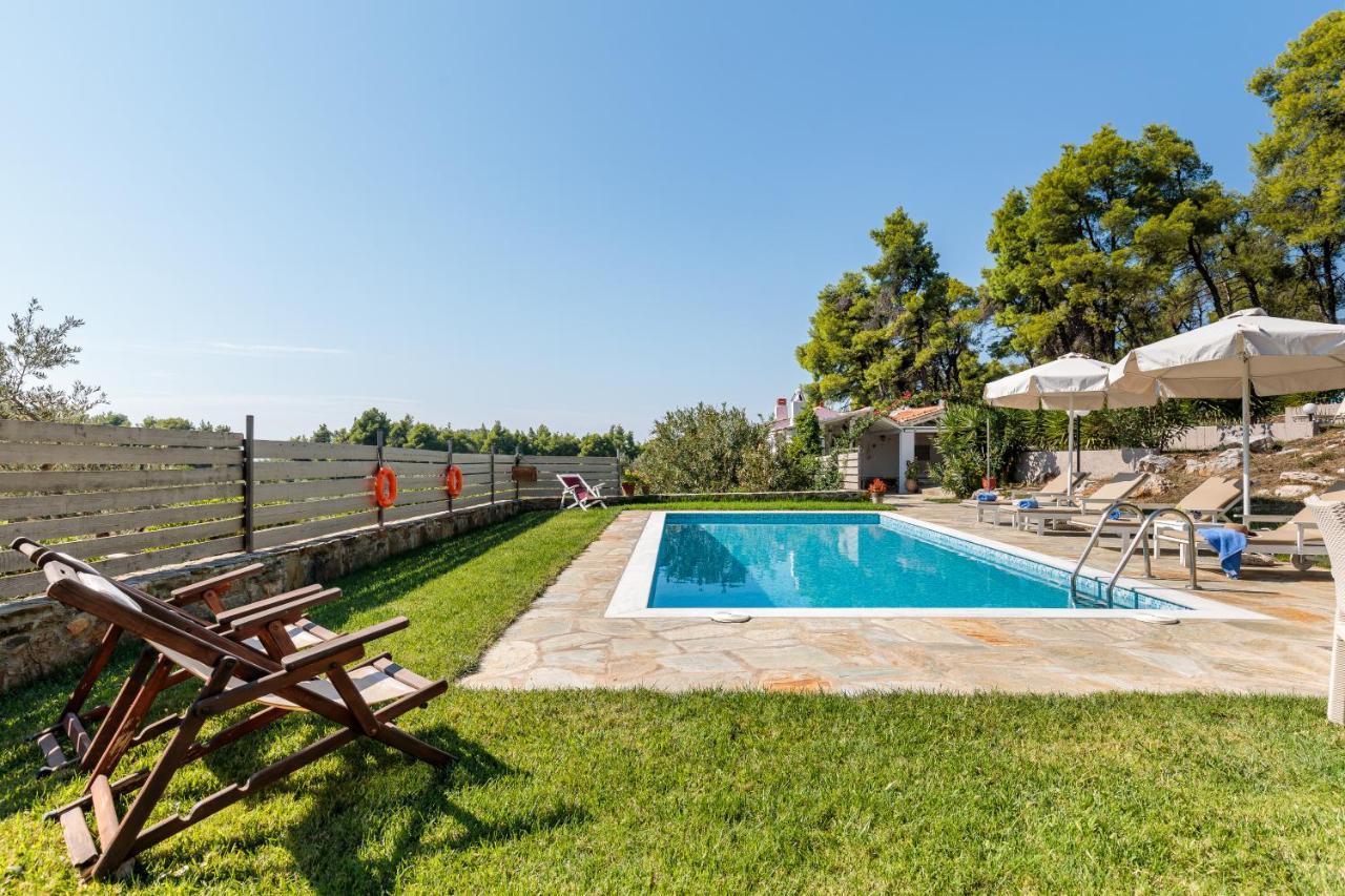 Villa Kardous Pine Trees à Alikias Extérieur photo